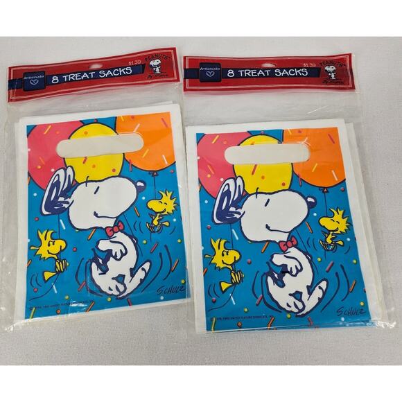 AMBASSADOR SNOOPY VINTAGE GOODIE BAGS - 16 PCS - NOSTALGIC PARTY FAVORS! - Picture 1 of 3
